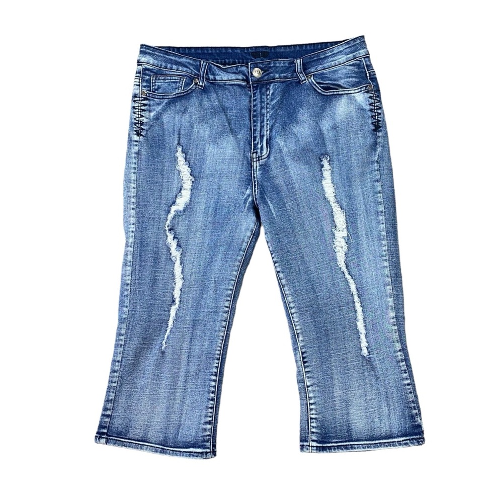 Woman’s VIP distressed capri jeans size 19/20